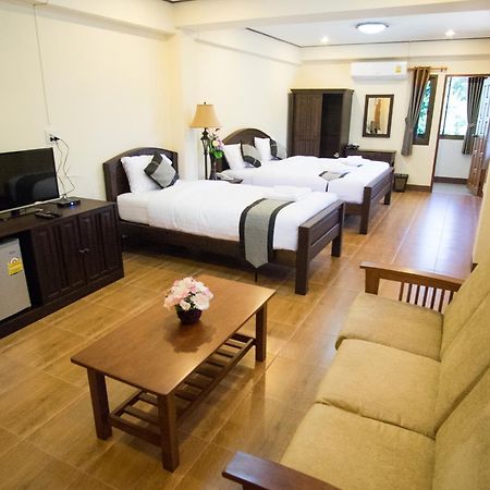 Nanbaankhun Hotel Екстер'єр фото