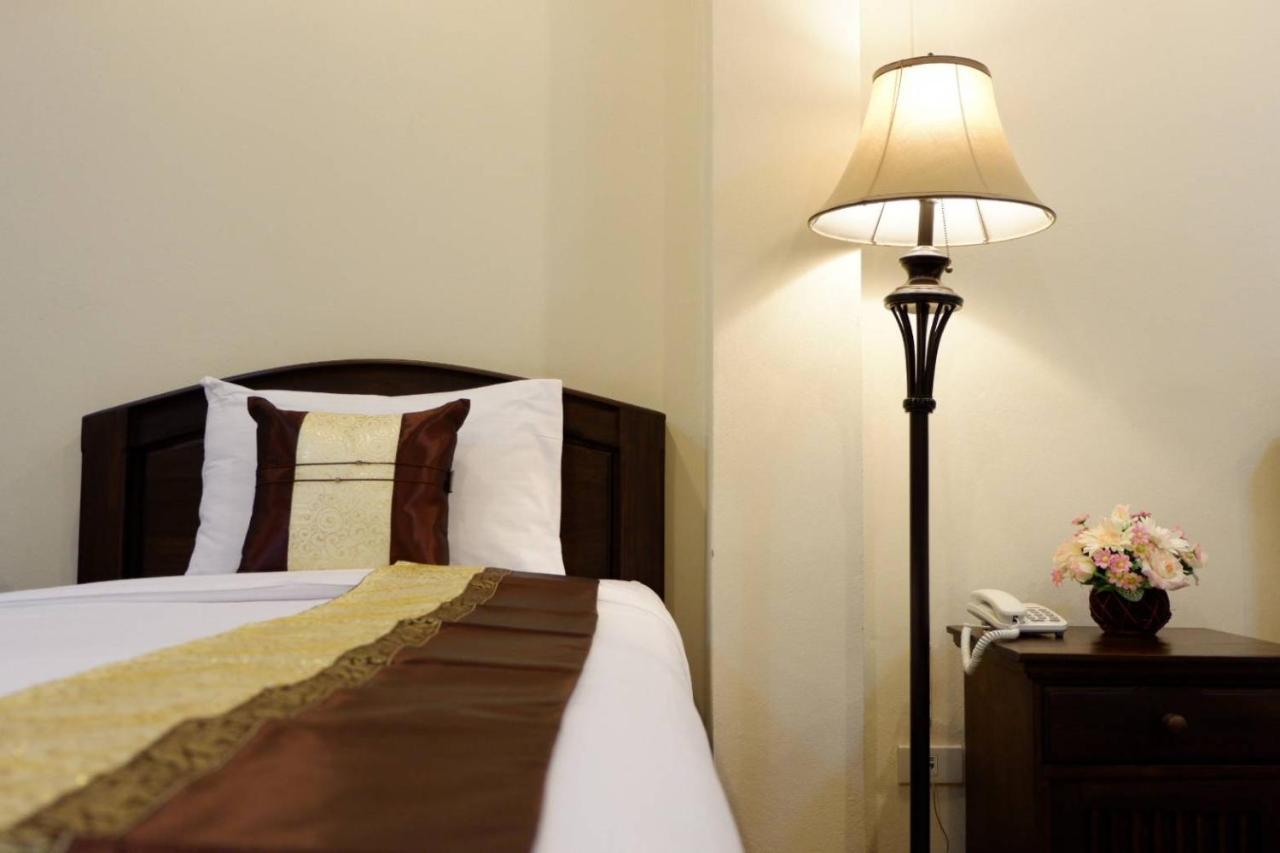 Nanbaankhun Hotel Екстер'єр фото