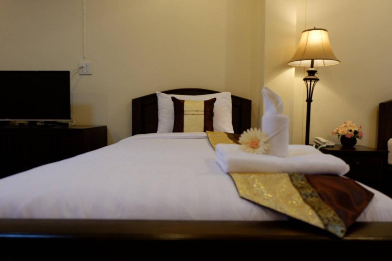 Nanbaankhun Hotel Екстер'єр фото